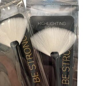 Beauty Essentials Makeup Brush 2 Pc Highlighting Brush Black White‎ NEW